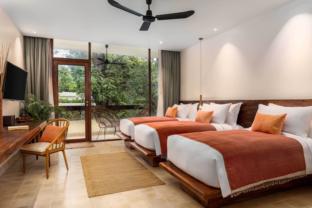 Colonial Pool Acess Room، FCC Angkor by Avani 2/6