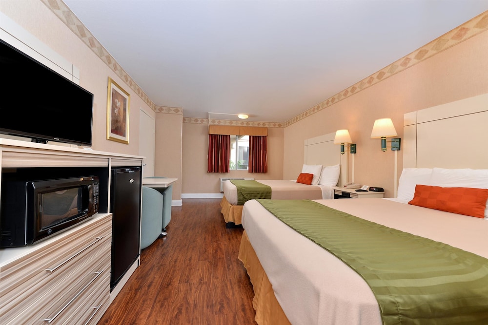 Americas Best Value Inn San Clemente Beach 8/11