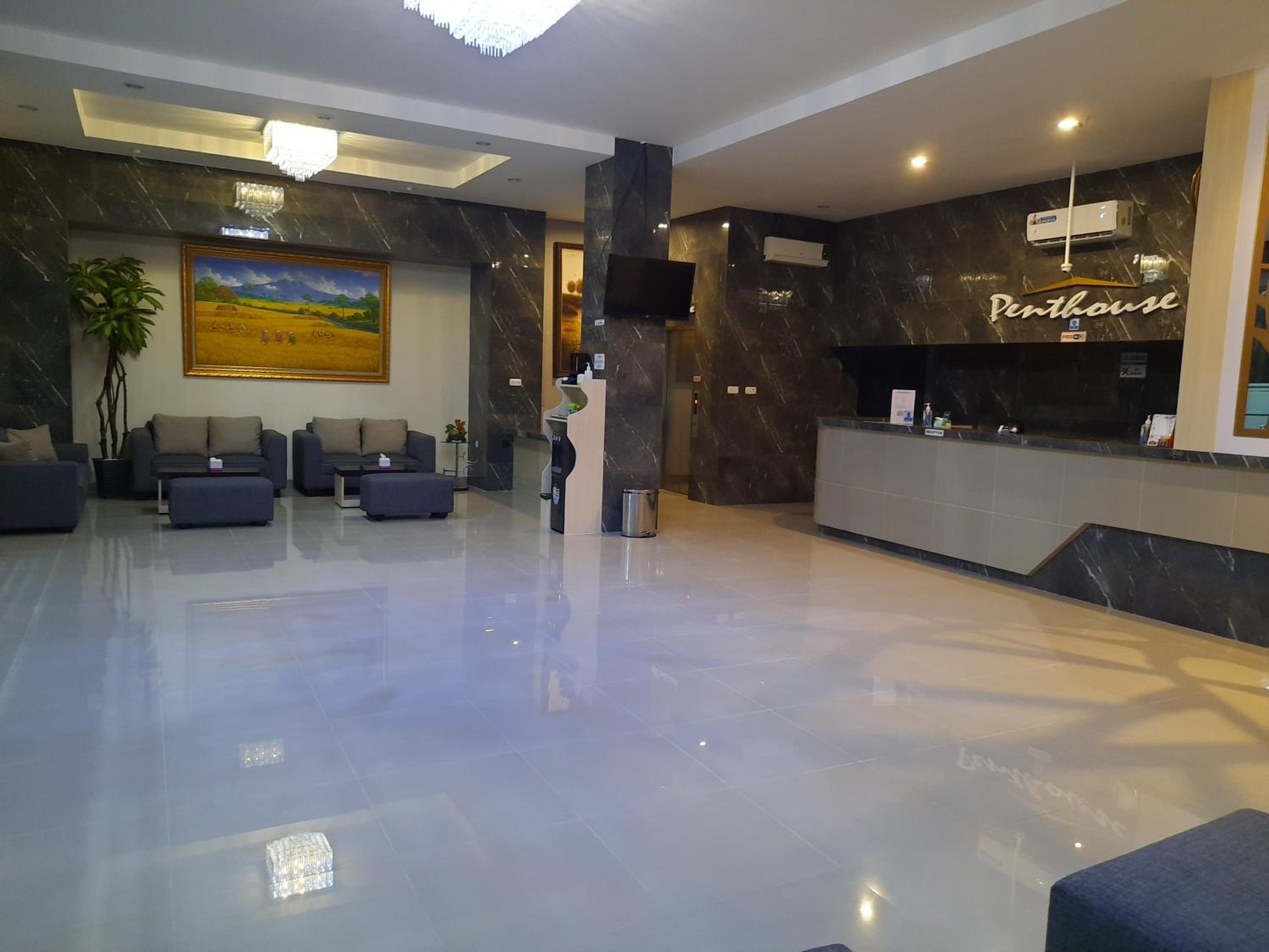 Penthouse Hotel 4/60