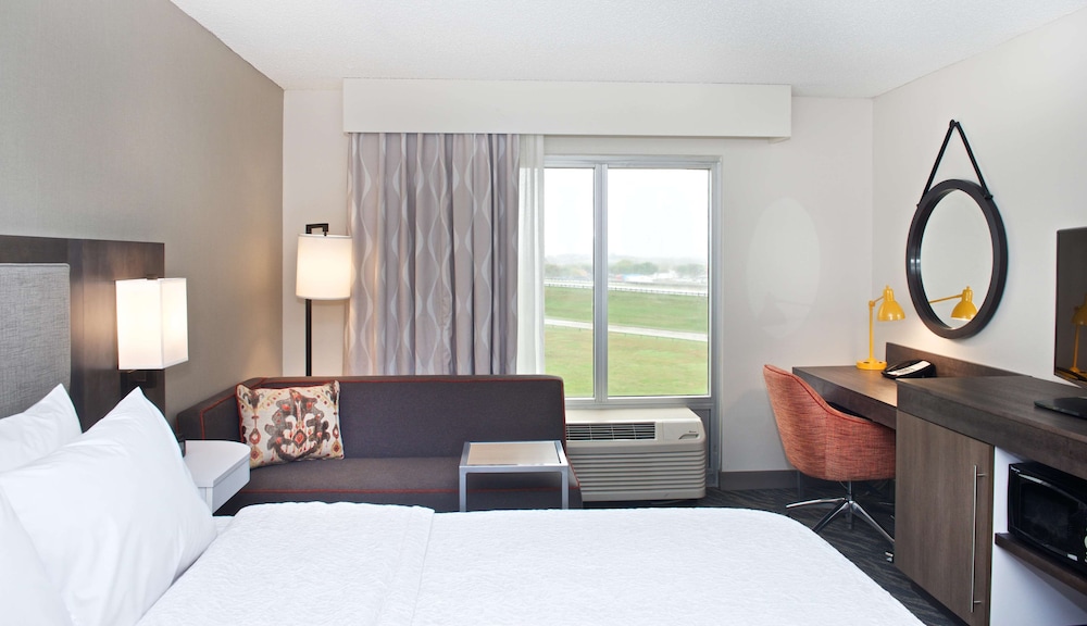 Hampton Inn and Suites Ft. Worth Alliance Airport 23/53