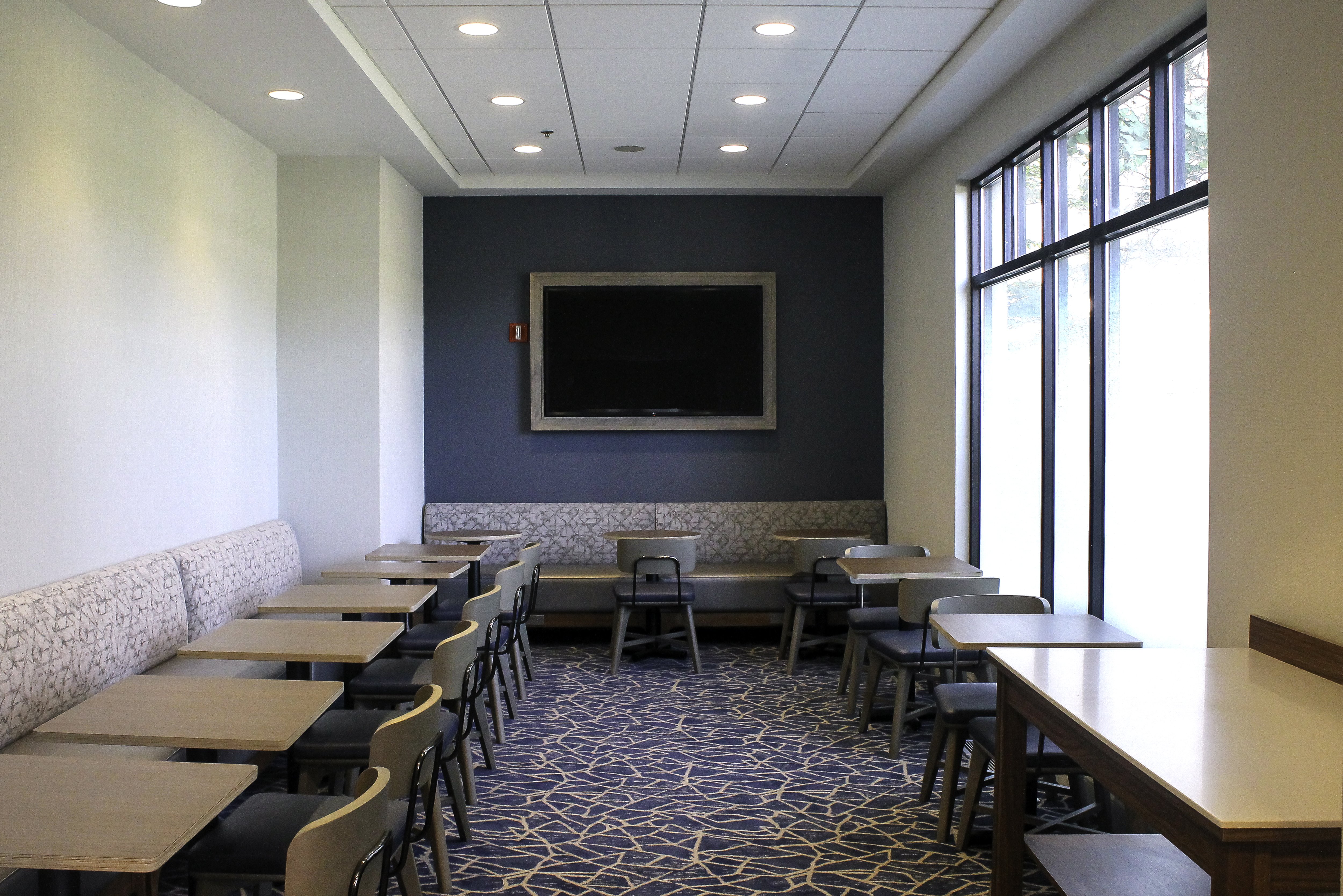 Holiday Inn Express & Suites Boston - Cambridge 38/47