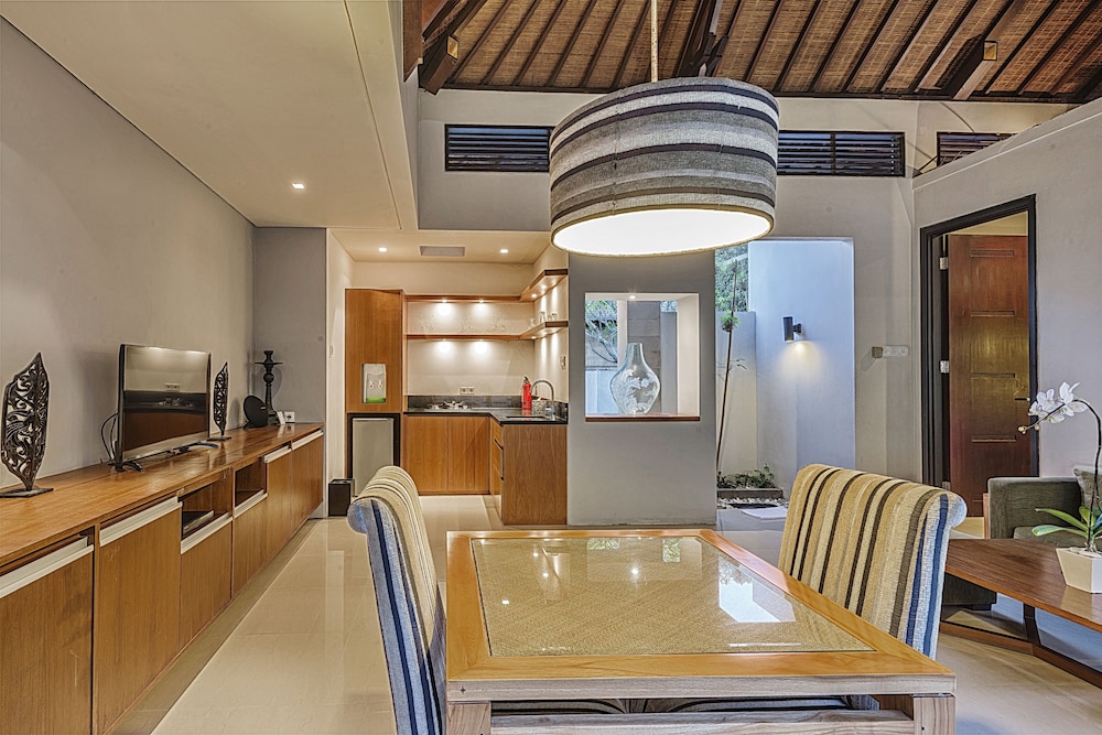 PRADHA VILLAS SEMINYAK 43/63