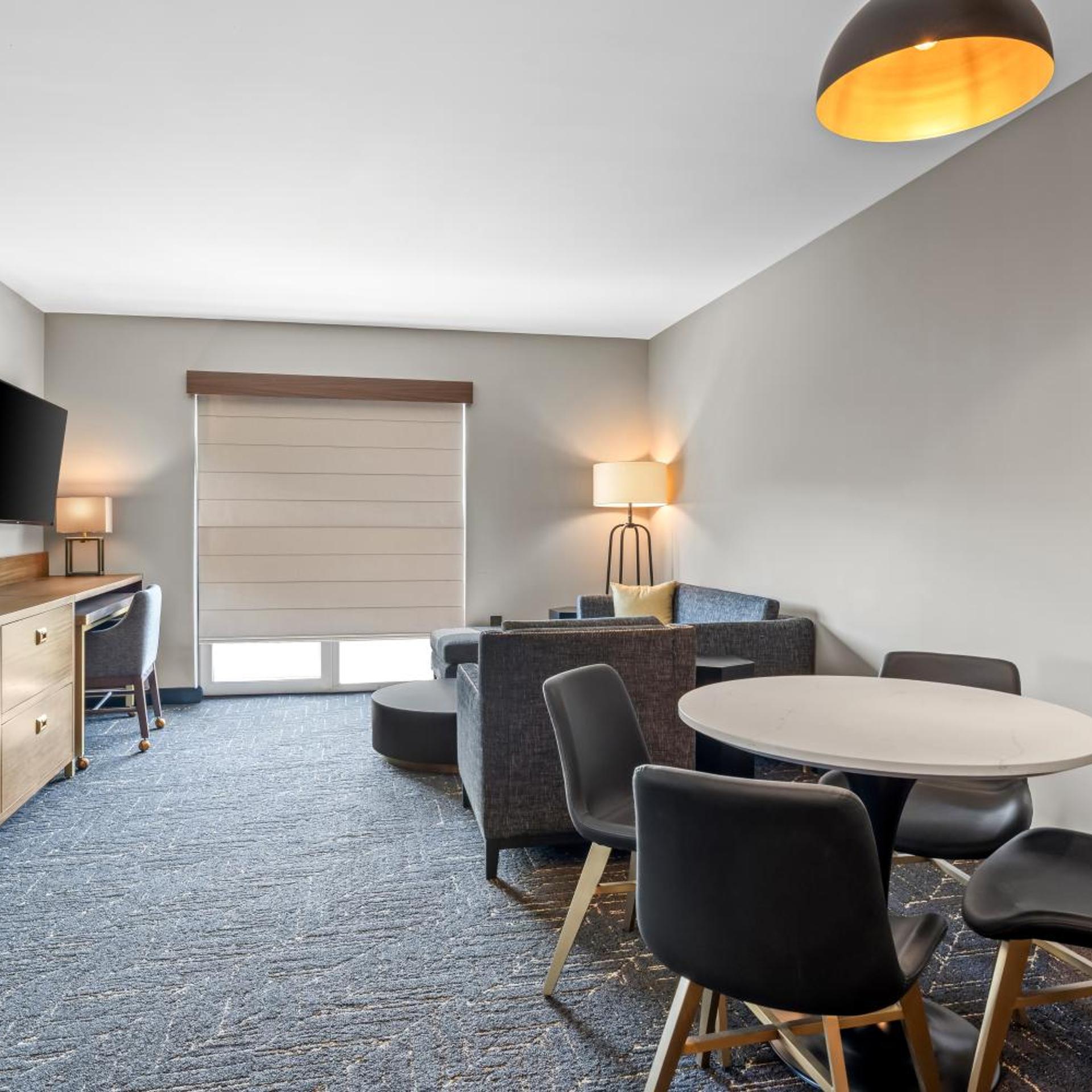 Beacon Suites Hotel 36/49