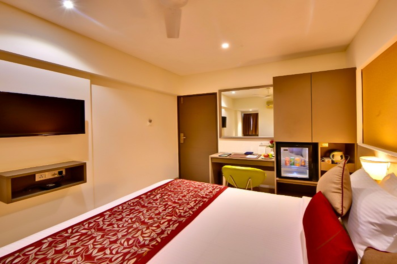 Click Hotel Vadodara 10/17
