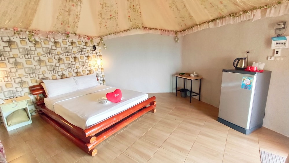Room at Paree Hut Resort Koh Sichang, KO SICHANG