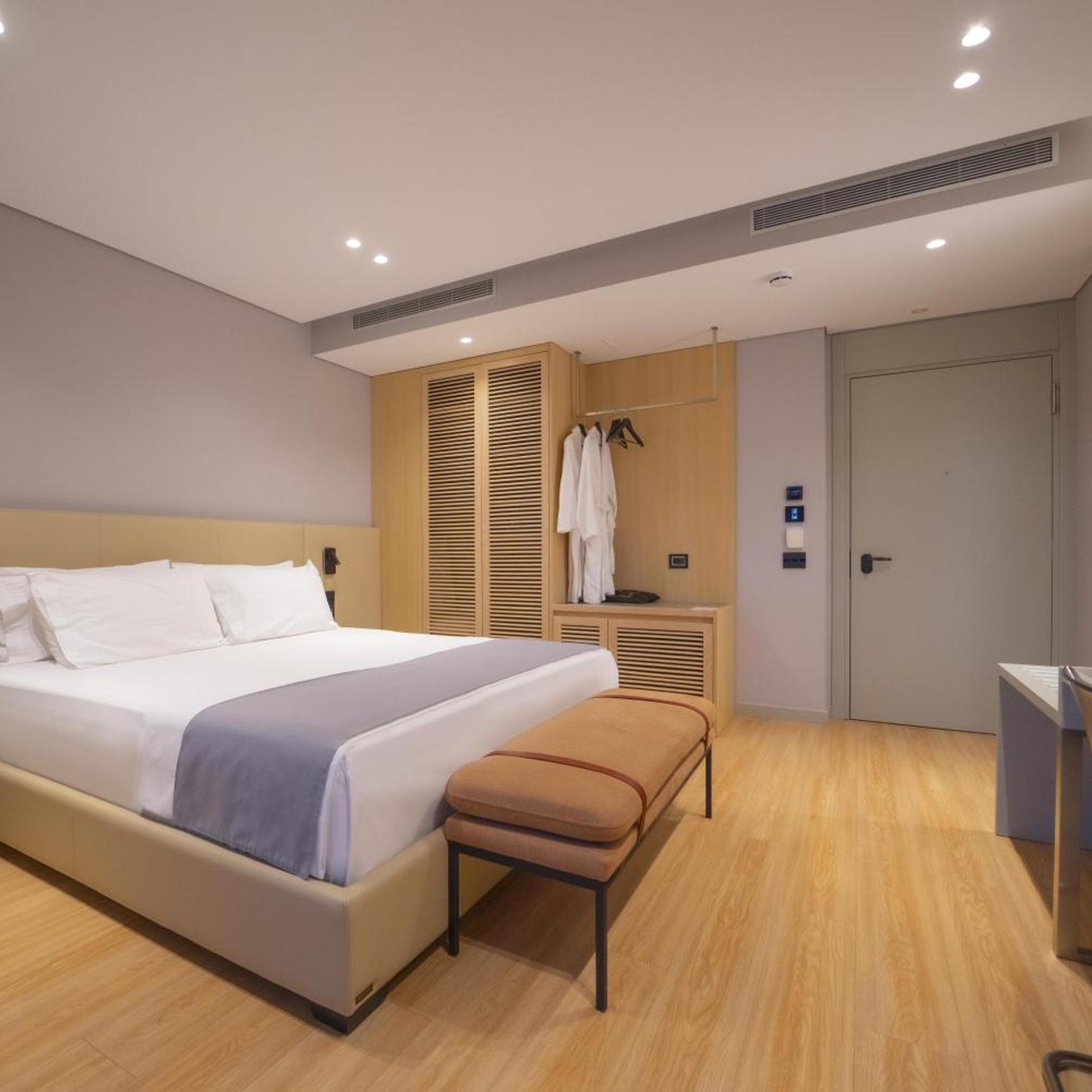 Yacht Premium Hotel 13/50
