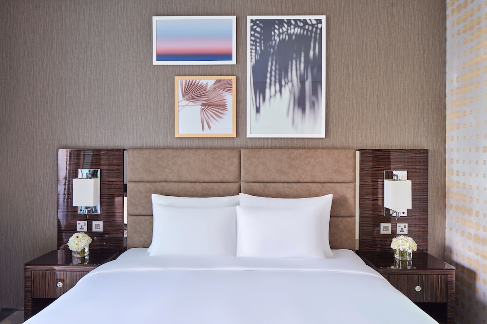 Hyde Hotel Dubai 12/80
