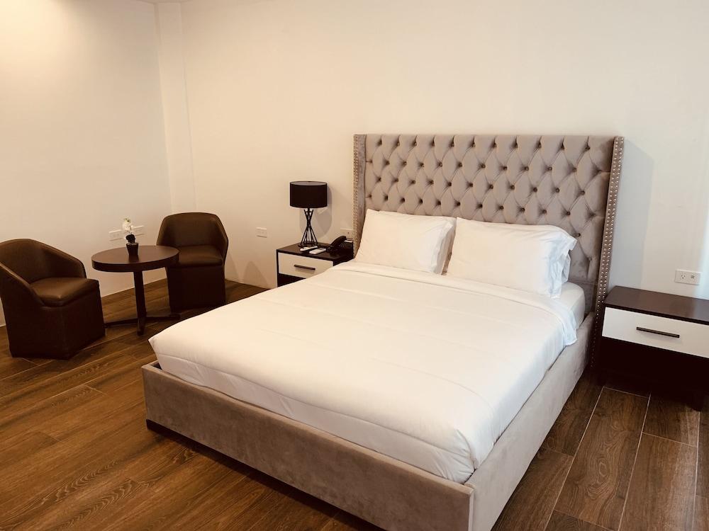 La Fontana Hotel 7/33