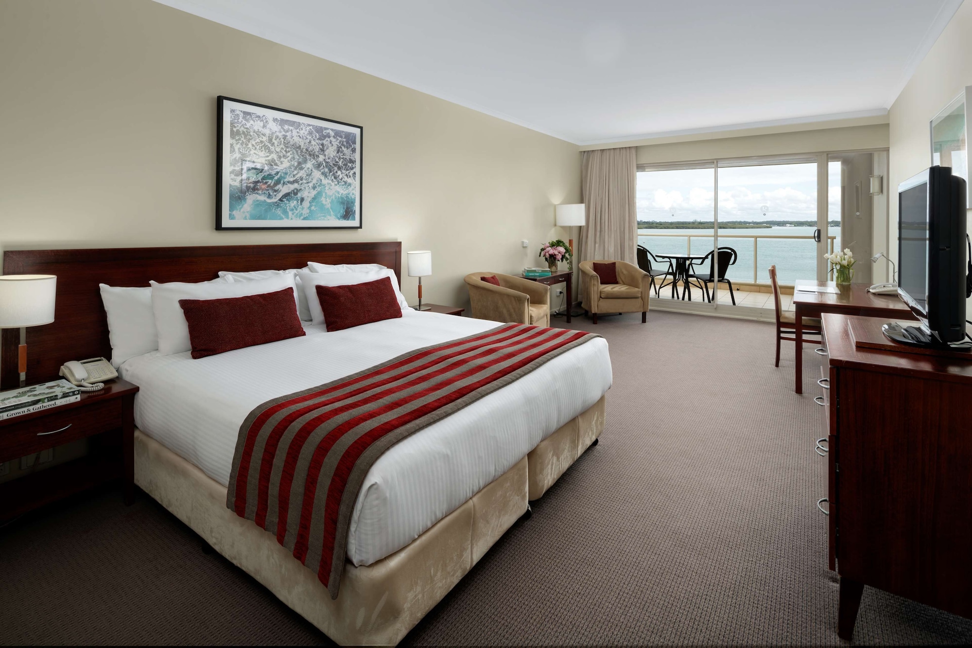 Deluxe, King Bed, Water View