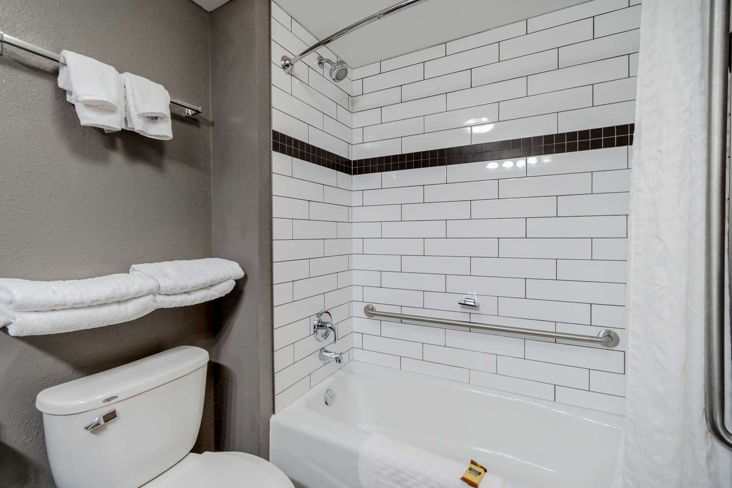 Best Western Plus Eastgate Inn Suites 24/27