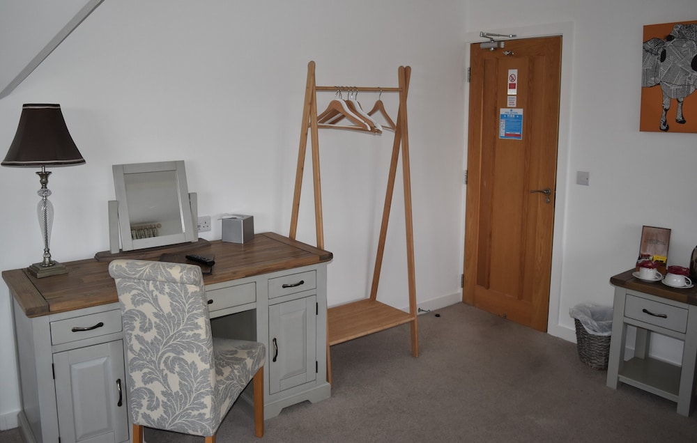 Three Horseshoes 32/41