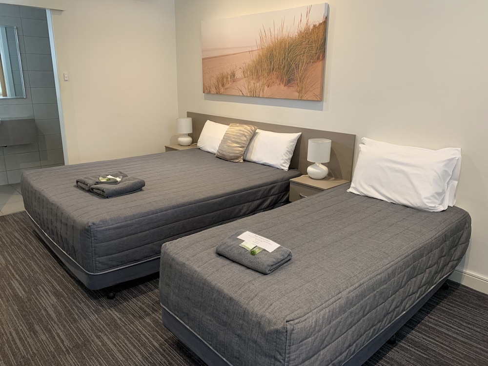 Robetown Motor Inn And Apartments 12/80