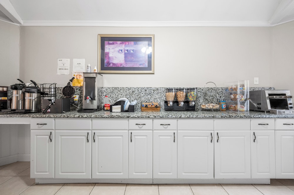 Cedar Park Whirlpool Suites 45/61