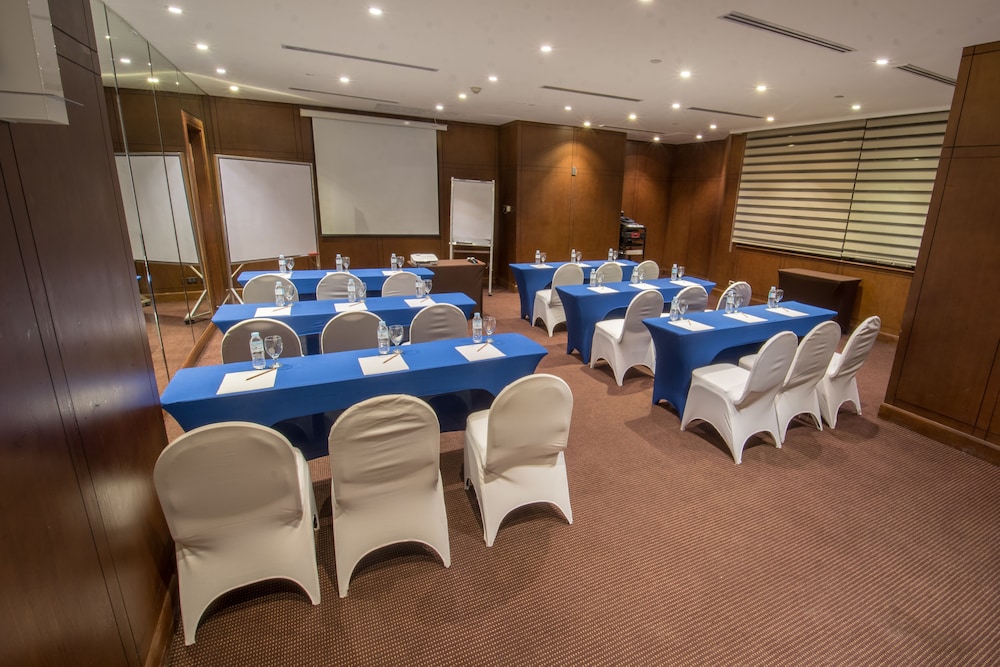 City Garden Hotel Makati 64/71