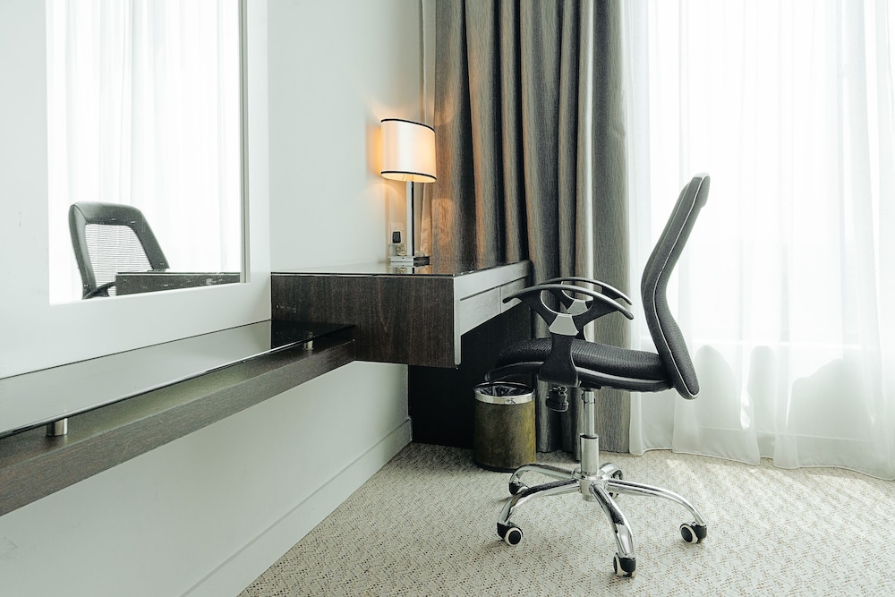 RAIA HOTEL AND CONVENTION CENTRE ALOR SETAR 48/50
