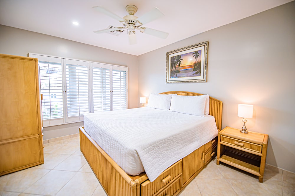Seven Mile Beach Resort And Club 20/65