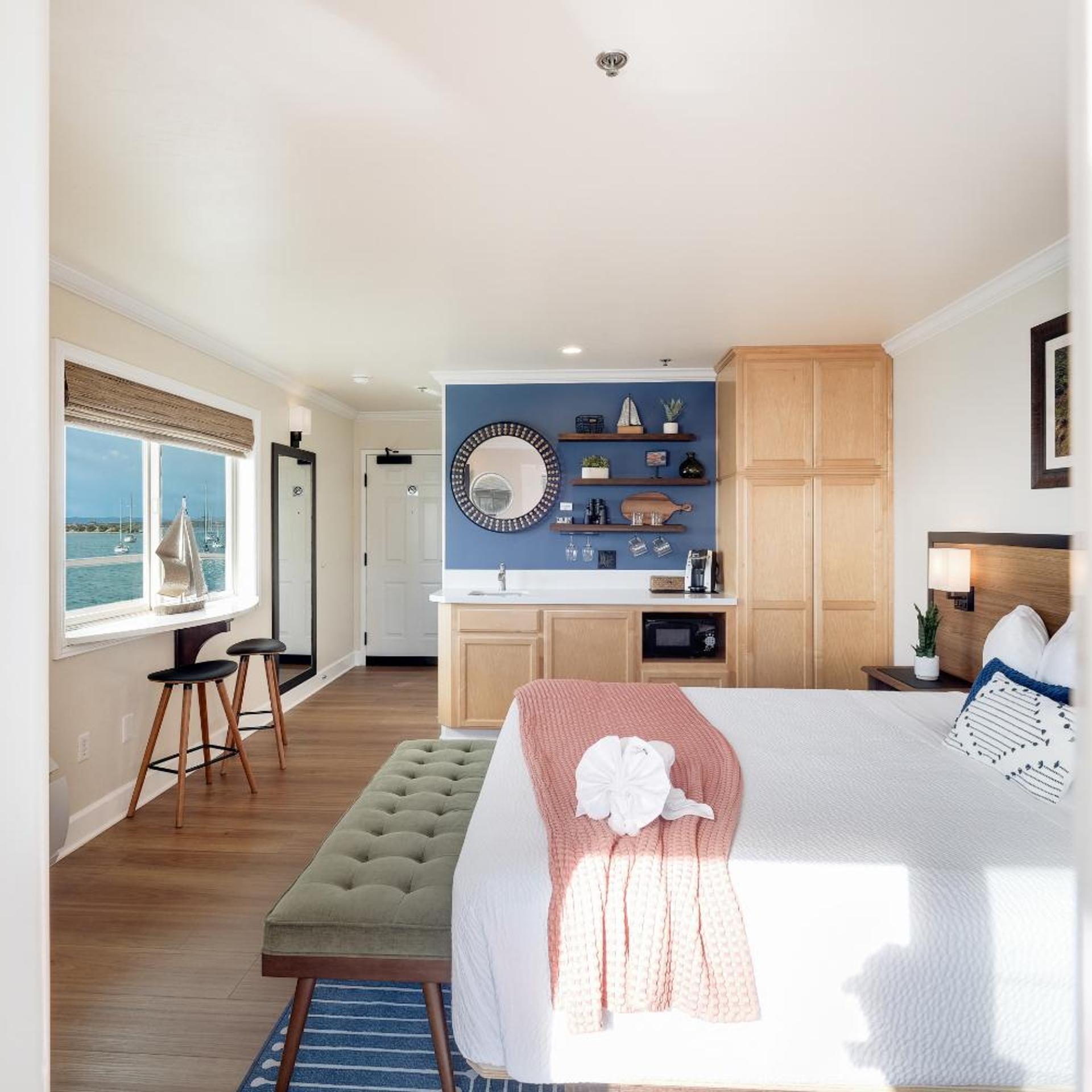 Estero Inn 8/31