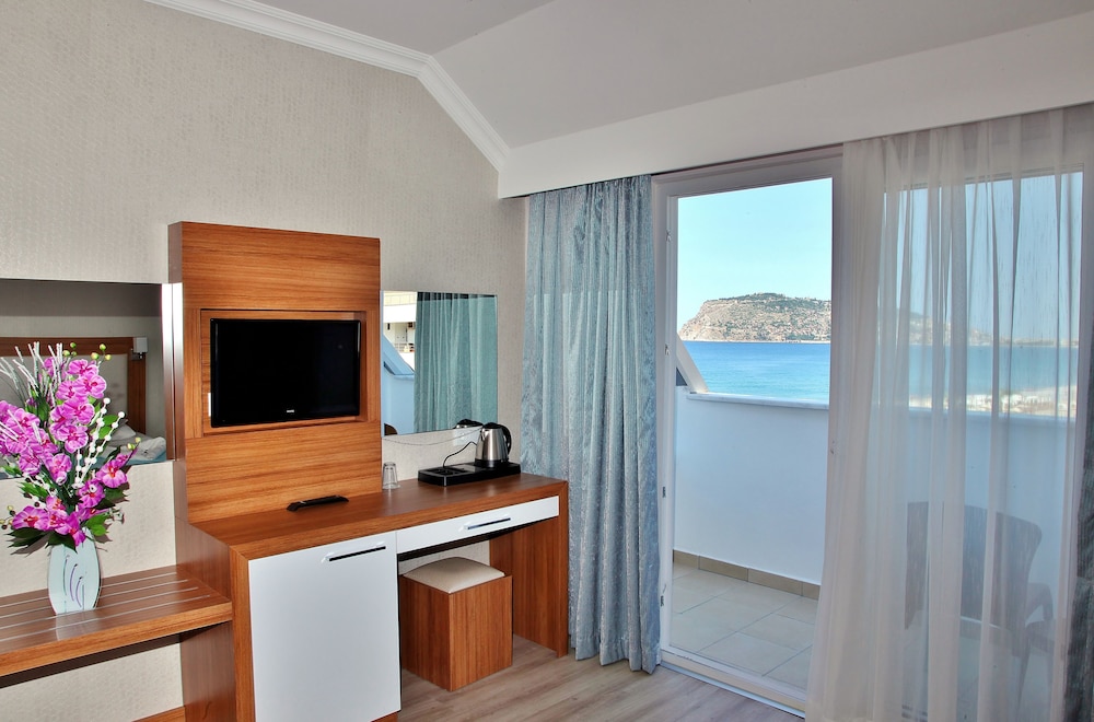 Mesut Hotel 12/45