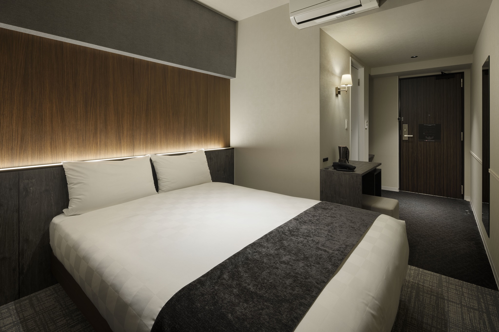 ROOM, DOUBLE BED