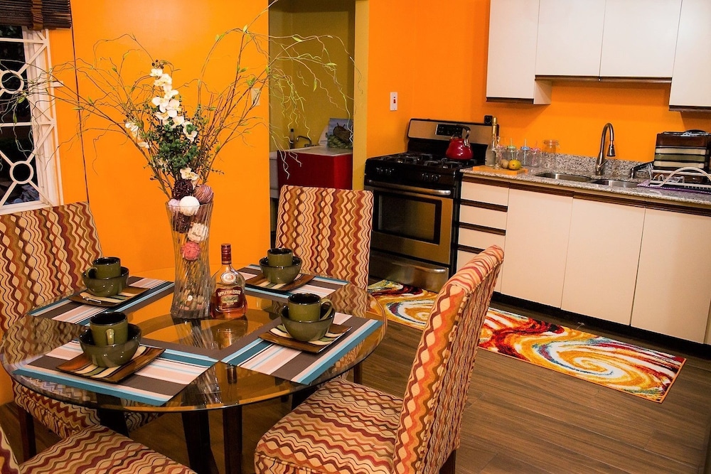 New Kingston Guest Apt At The Stadium 6/9