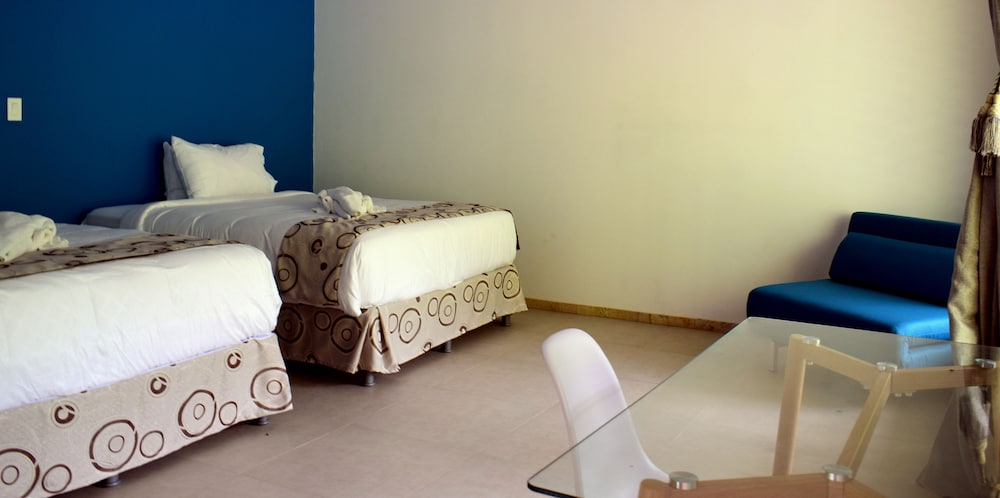 Hotel Quelitales 18/50