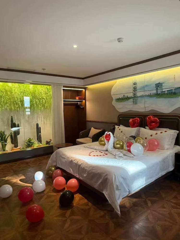 Nostalgia S Hotel (Beijing Nest-type Olympic Stadium Center) 30/57