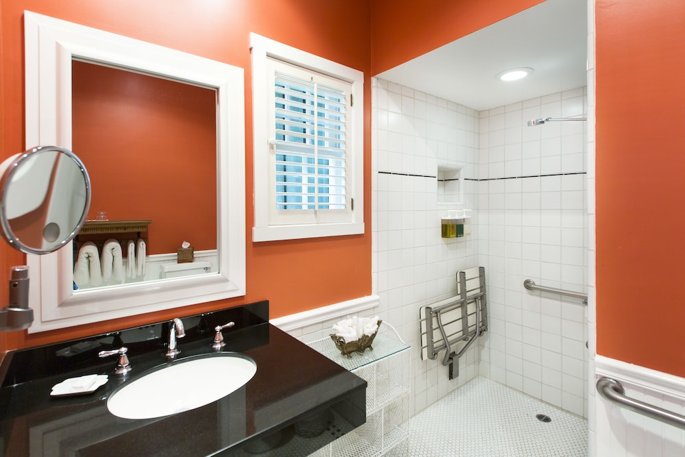 SIGNATURE, CARRIAGE, JETTED TUB, ACCESSIBLE