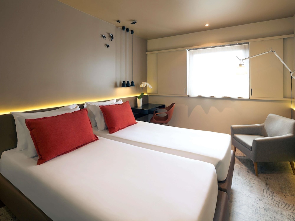 غرفة كلاسيكية بسريرين منفصلين