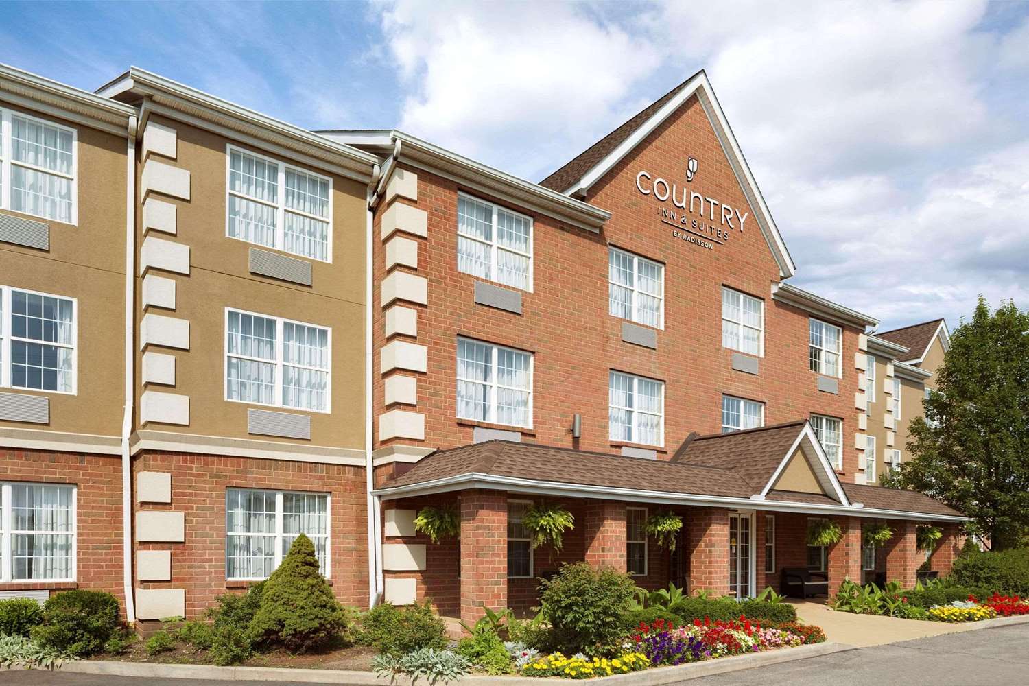 Country Inn & Suites by Radisson, Macedonia - Northfield 2/24