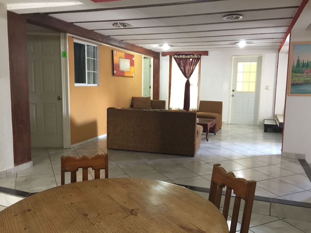 Hotel & Suites Cerro Rojo 2/68