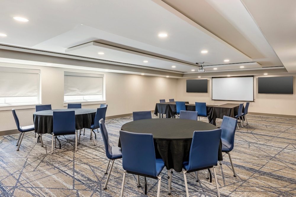 Holiday Inn Express Chicago Downers Grove 62/74
