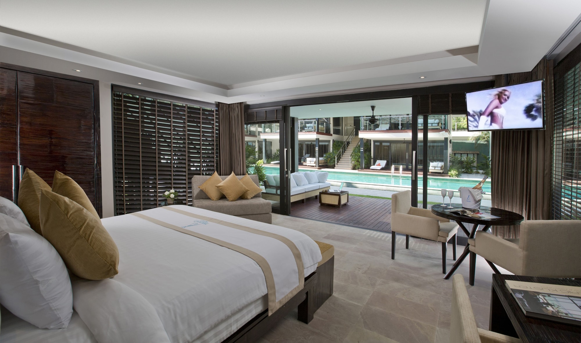 POOL ACCESS SUITE
