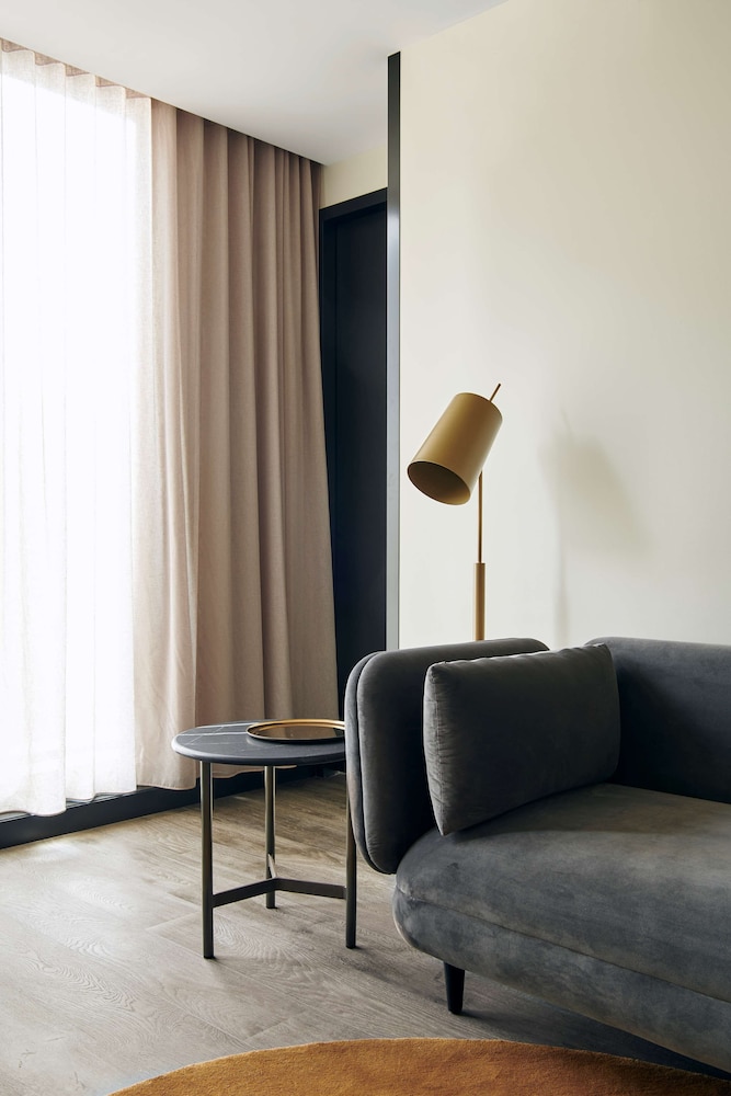 Quincy Hotel Melbourne 45/70