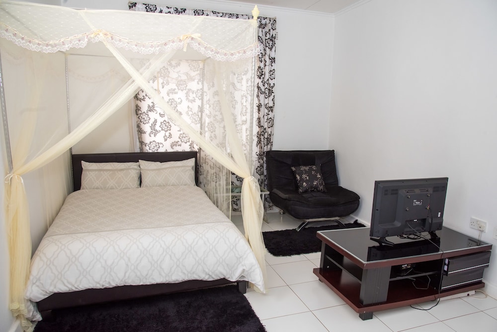 Spendwise Lodge And Apartments 26/50