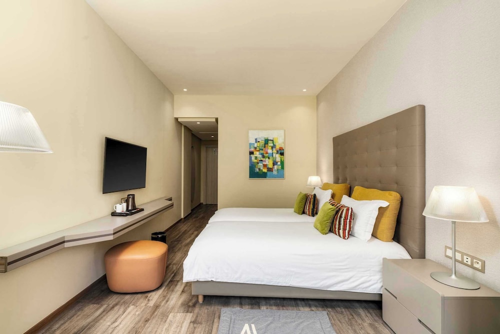 SUPERIOR, DOUBLE BED, POOL VIEW