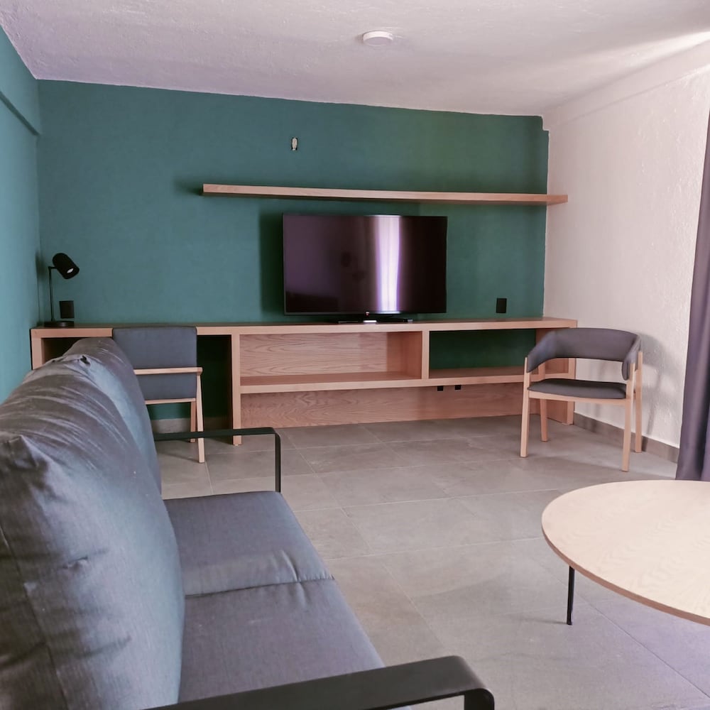 Sunrock Hotel & Suites 41/50