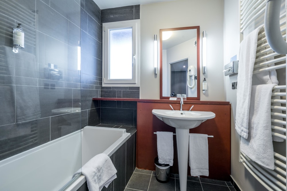 غرفة عائلية بسرير فردي وسرير كوين، Best Western Plus Hotel Gergovie 13/13