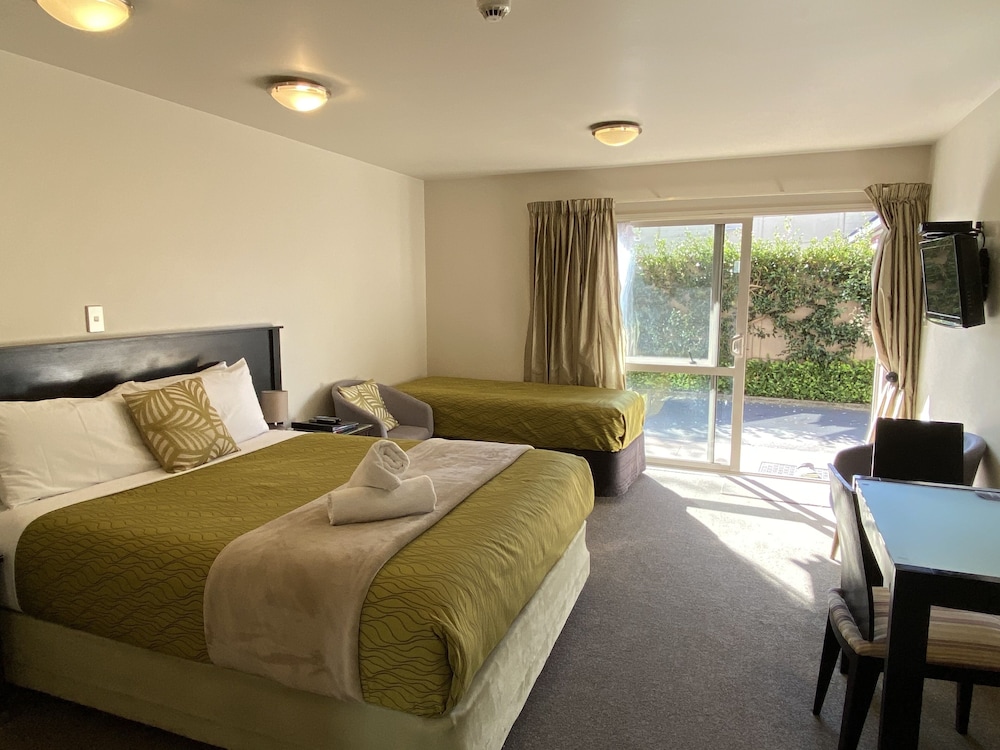 1 BEDROOM, DELUXE, STUDIO, JETTED TUB, GROUND FLOOR