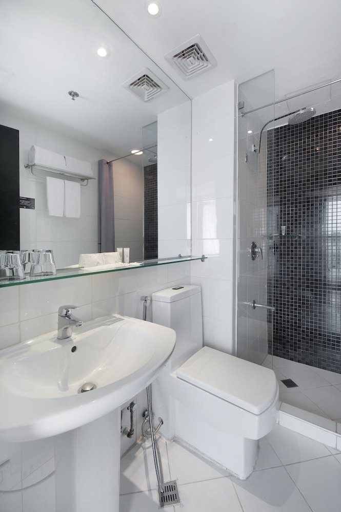 Y2 Residence Hotel 66/68