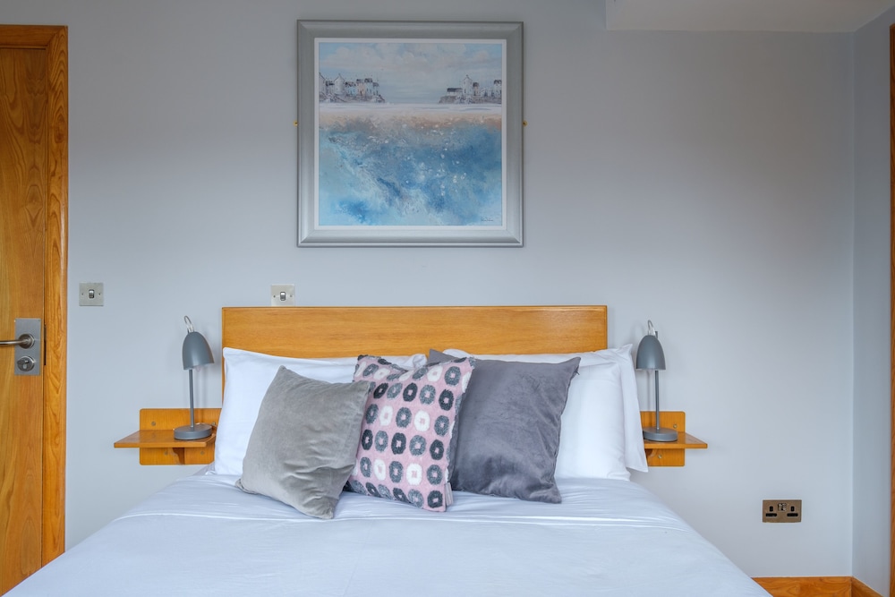 Eyre Square Townhouse 24/46