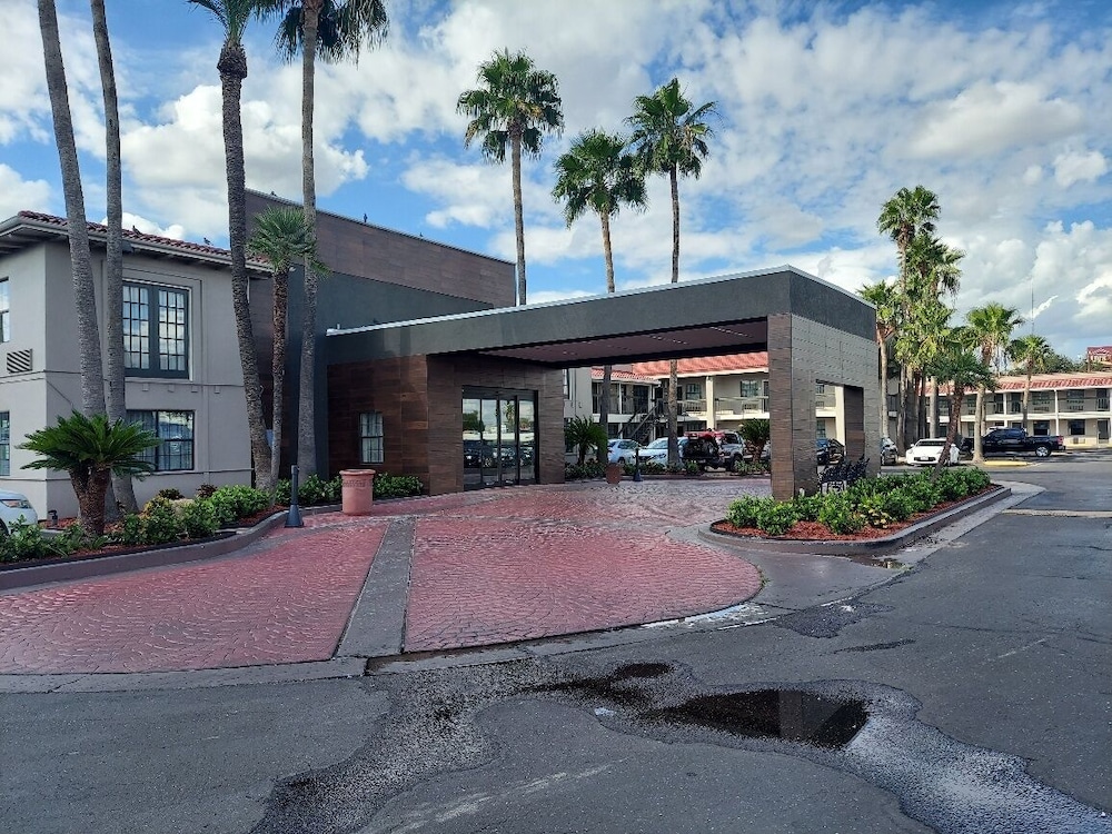 La Quinta Inn Laredo I-35 7/39