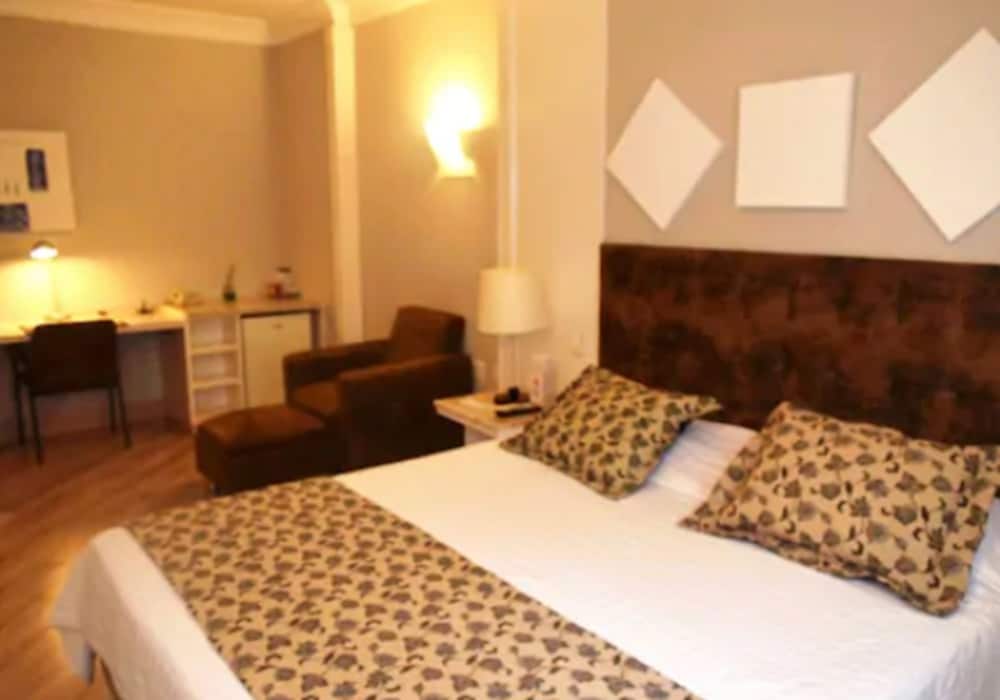 Bristol International Airport Hotel 18/50