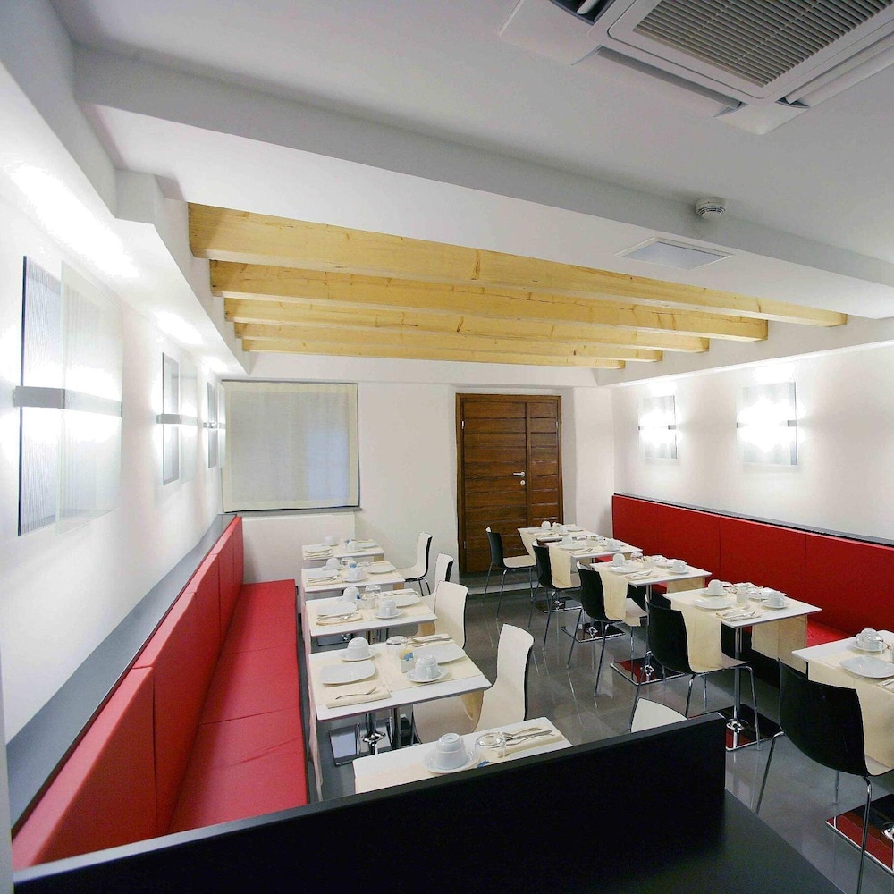 Urban Hotel Design 49/72