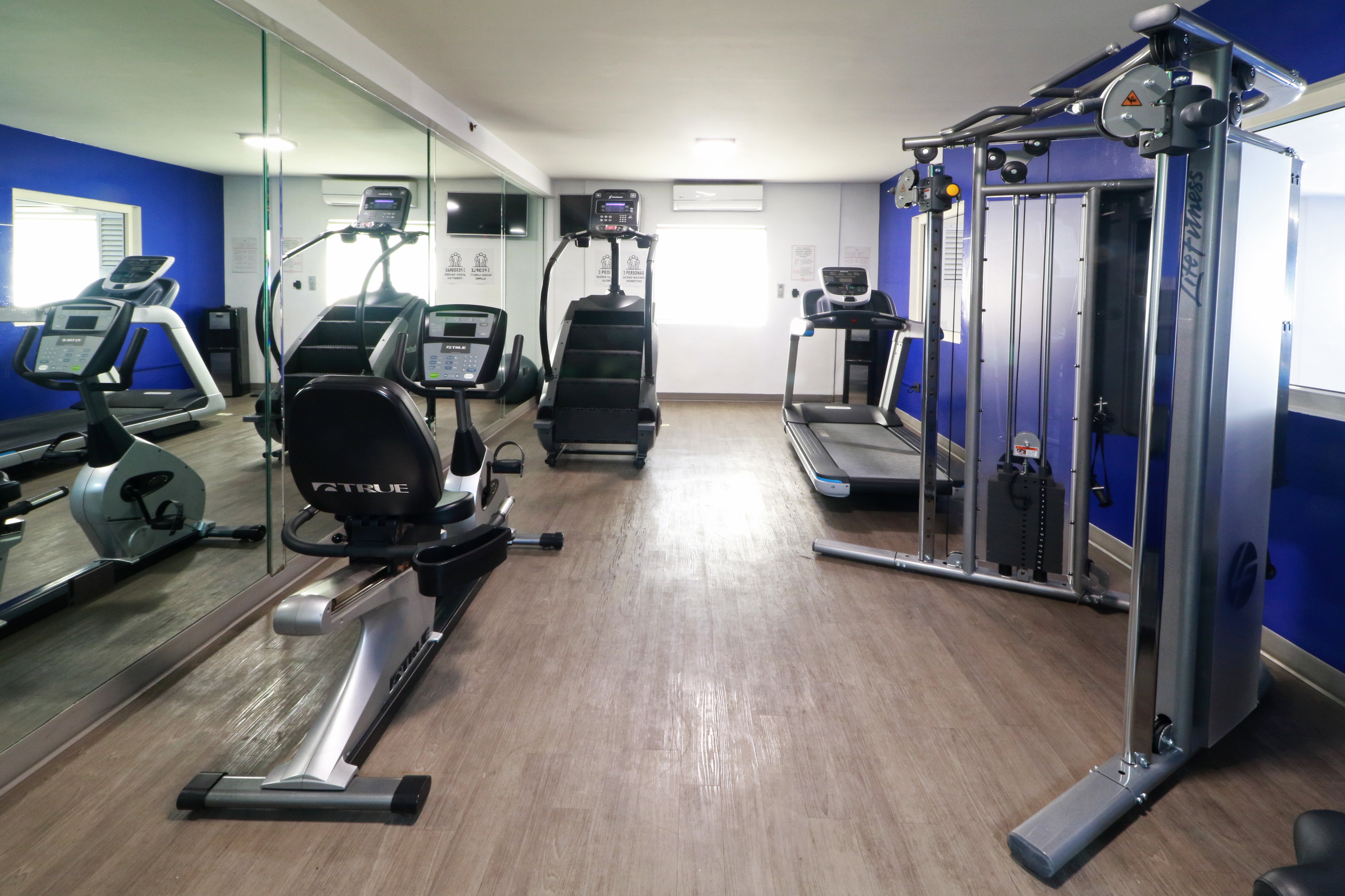 Holiday Inn Express Piedras Negras 38/72