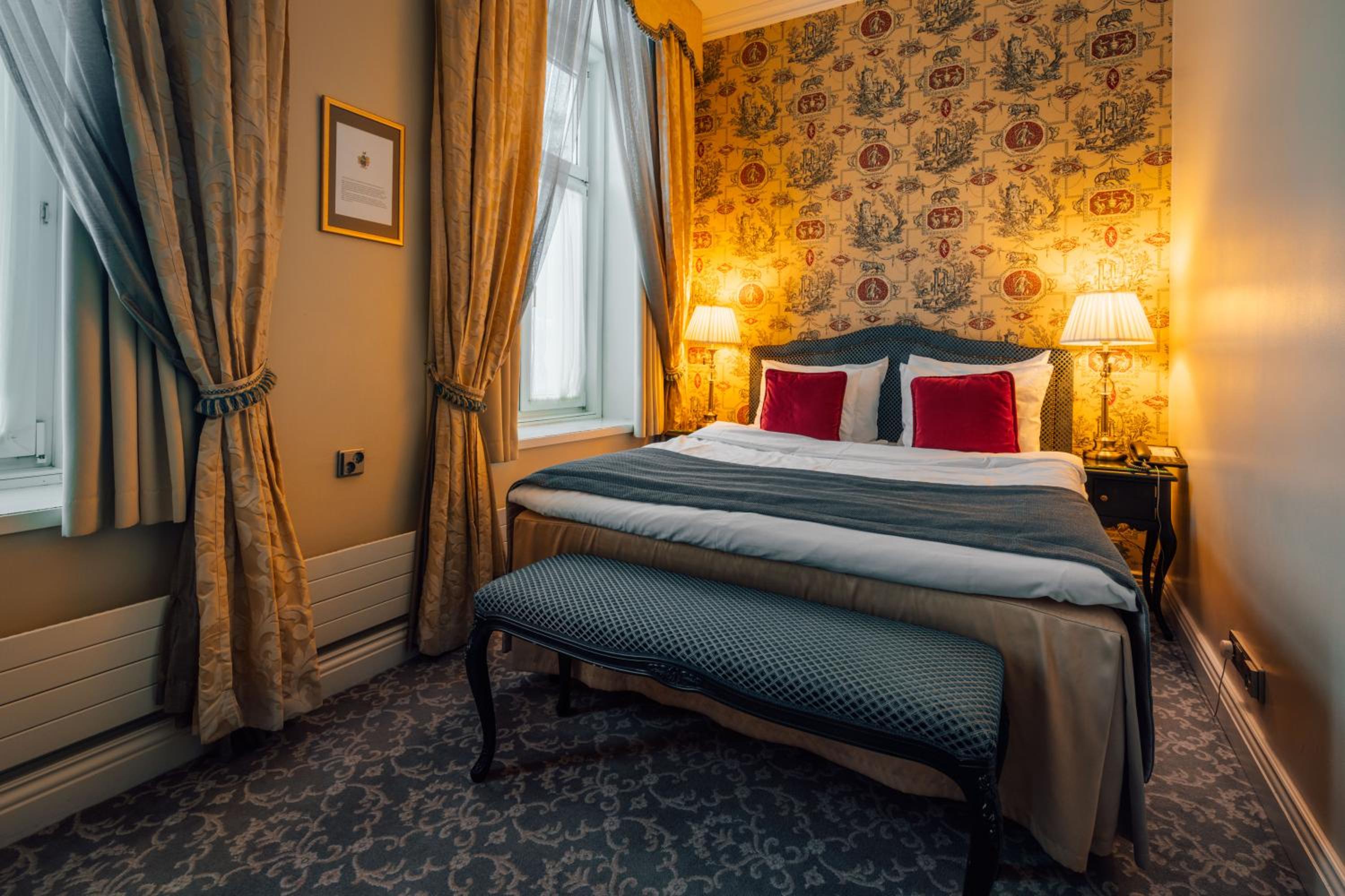 Deluxe, Suite, Manor Building