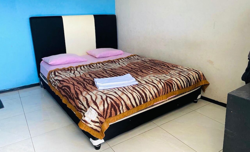 غرفة قياسية بسرير مزدوج، Hotel Nirwana Batu 2/4