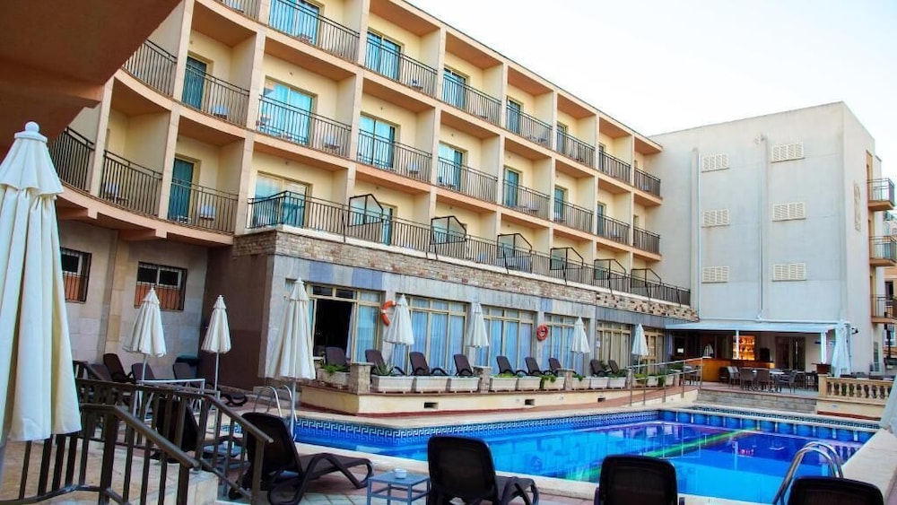 Iris Hotel 3/37