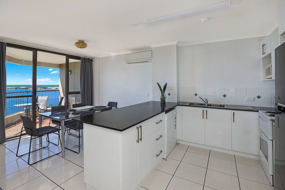 Palmerston Tower Holiday Apartments 11/36