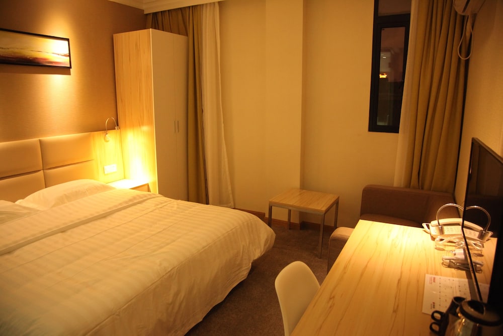 DELUXE, QUEEN BED