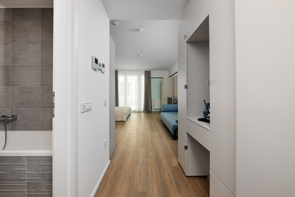 The Amberlyn Suite Hotel 50/50